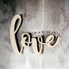 Laden Sie das Bild in den Galerie-Viewer, 3D Schriftzug love