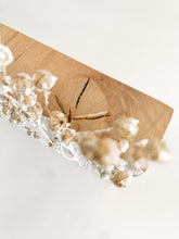 Laden Sie das Bild in den Galerie-Viewer, Trockenblumen Holzblock