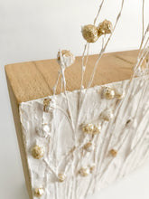 Laden Sie das Bild in den Galerie-Viewer, Trockenblumen Holzblock