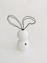 Laden Sie das Bild in den Galerie-Viewer, Holz Kugel Hase