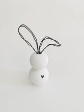 Laden Sie das Bild in den Galerie-Viewer, Holz Kugel Hase