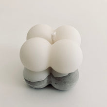 Laden Sie das Bild in den Galerie-Viewer, Bubblekerze m. Beton
