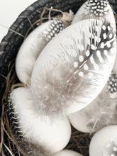 Laden Sie das Bild in den Galerie-Viewer, Eier Oster Anhänger m. Feder