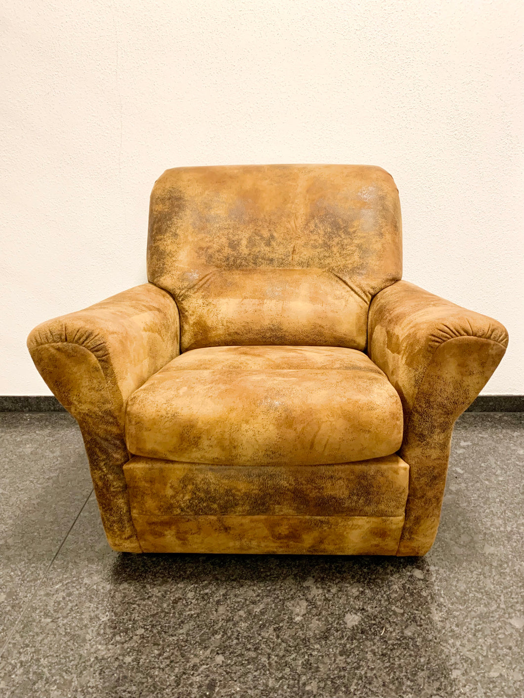 Sessel mit bezogenem Teddy-Stoff