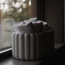 Laden Sie das Bild in den Galerie-Viewer, DBKD Mist Oval small - white

