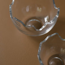 Laden Sie das Bild in den Galerie-Viewer, DBKD Glas Schale
