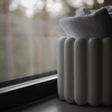 Laden Sie das Bild in den Galerie-Viewer, DBKD Mist Oval small - white
