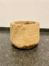 Laden Sie das Bild in den Galerie-Viewer, Blumenvase Holz
