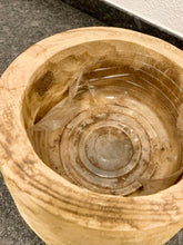 Laden Sie das Bild in den Galerie-Viewer, Blumenvase Holz

